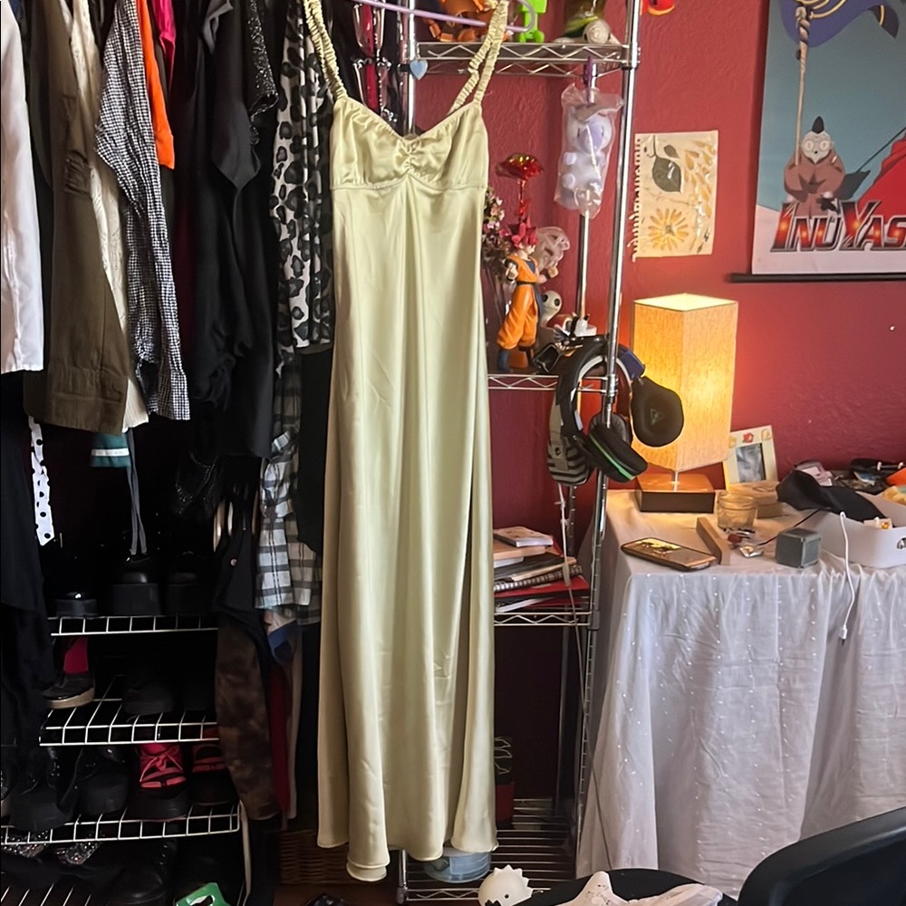 Elegant Light Yellow Maxi Dress